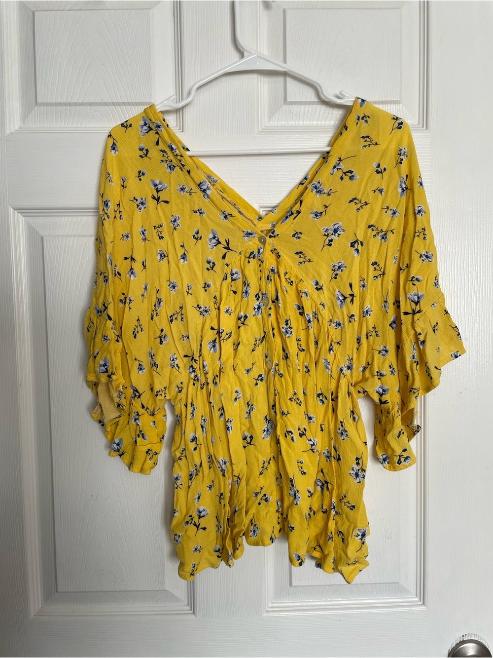 L Love Women’s size Medium Yellow Floral V-Neck Women's Blouse